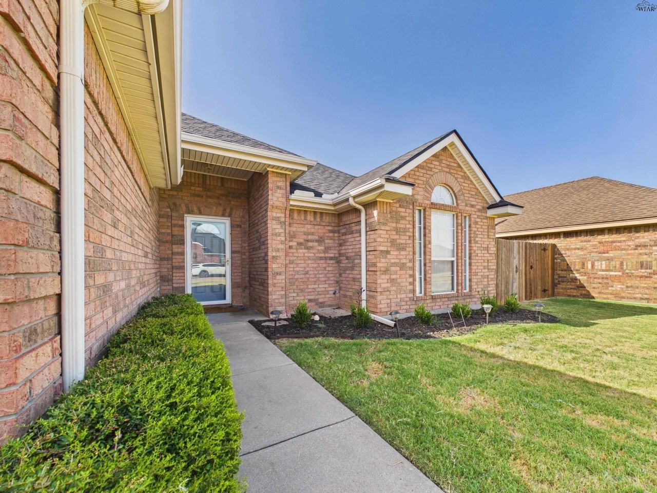 5411 Prairie Lace Ln - Photo 4 of 40