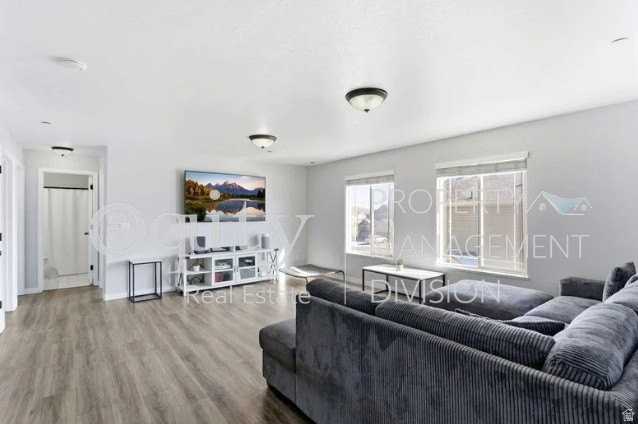 3812 E ROCK Rd #8 - Photo 3 of 28