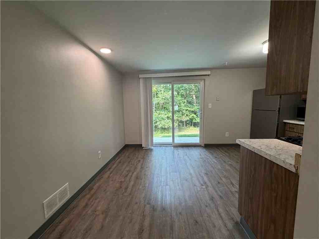 1195 Lynn St #7 - Photo 5 of 15