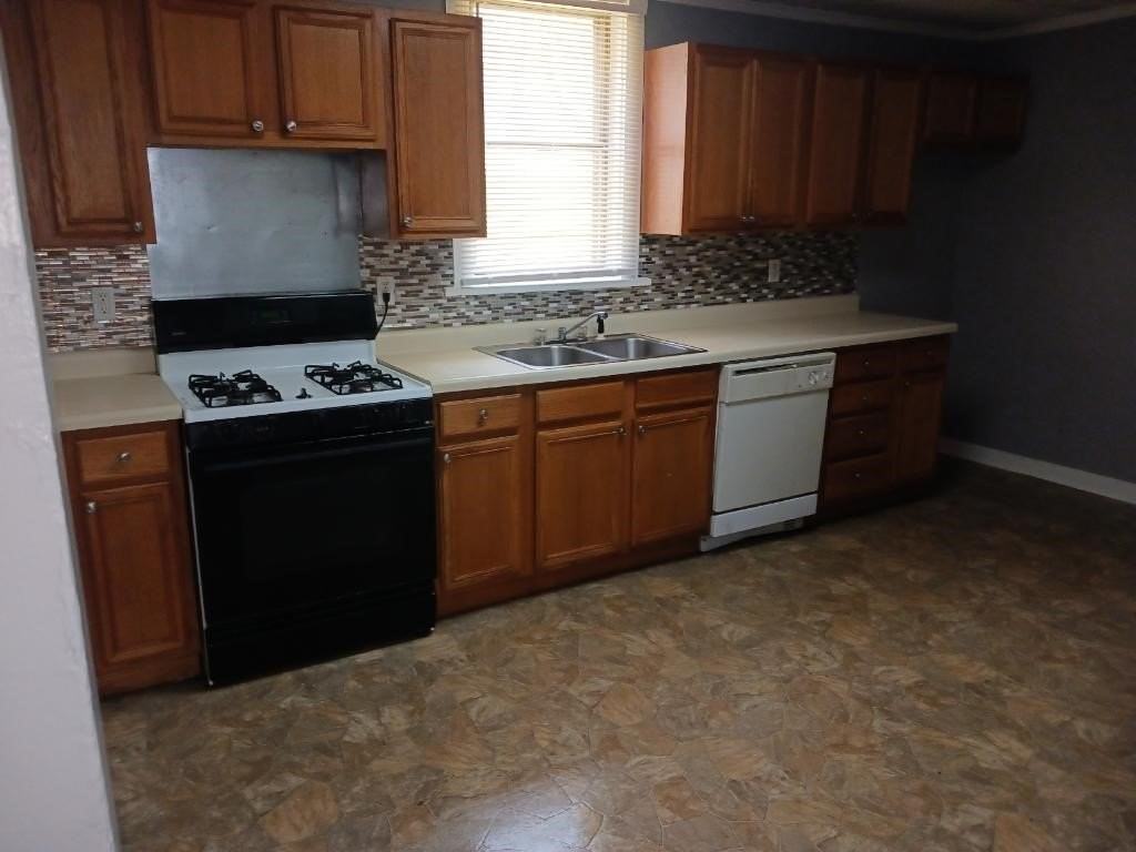 2 Comrie Ave - Photo 7 of 18