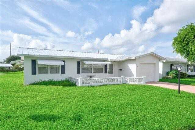 1590 Sw 13th Ter - Photo 3 of 46