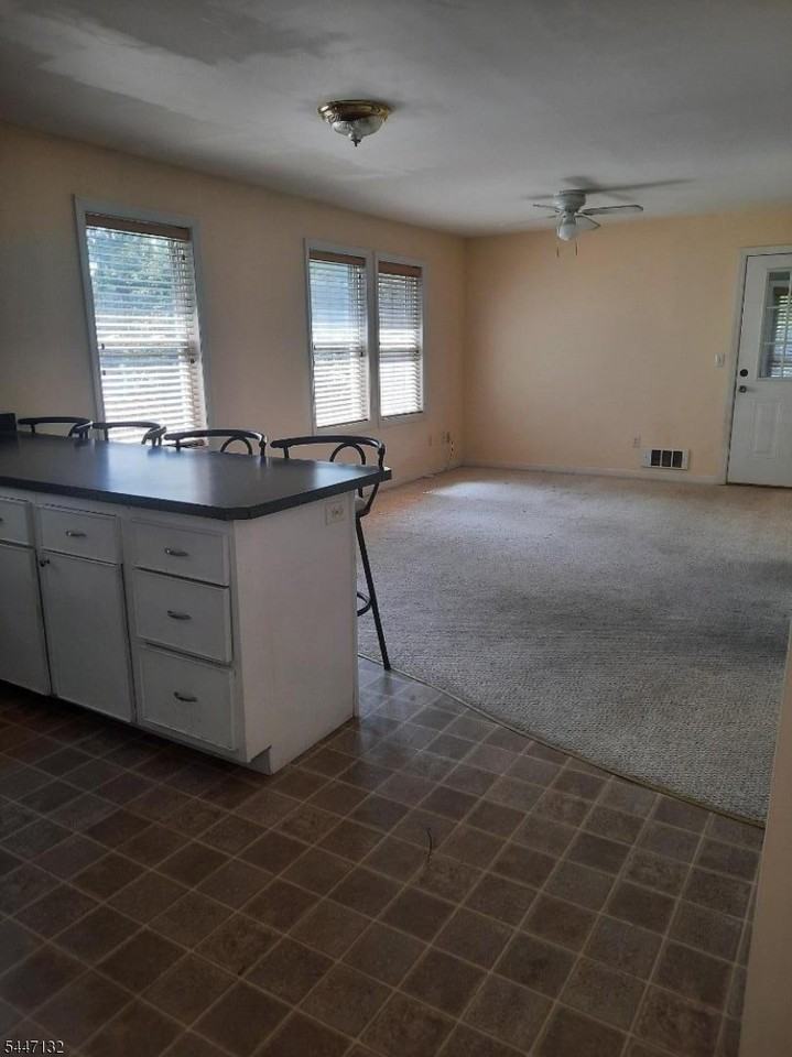 7 E Stuart St - Photo 3 of 6