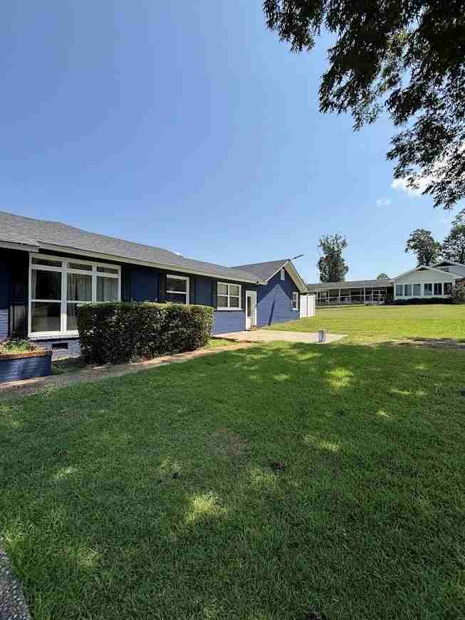 113 N Rosewood Dr - Photo 3 of 34