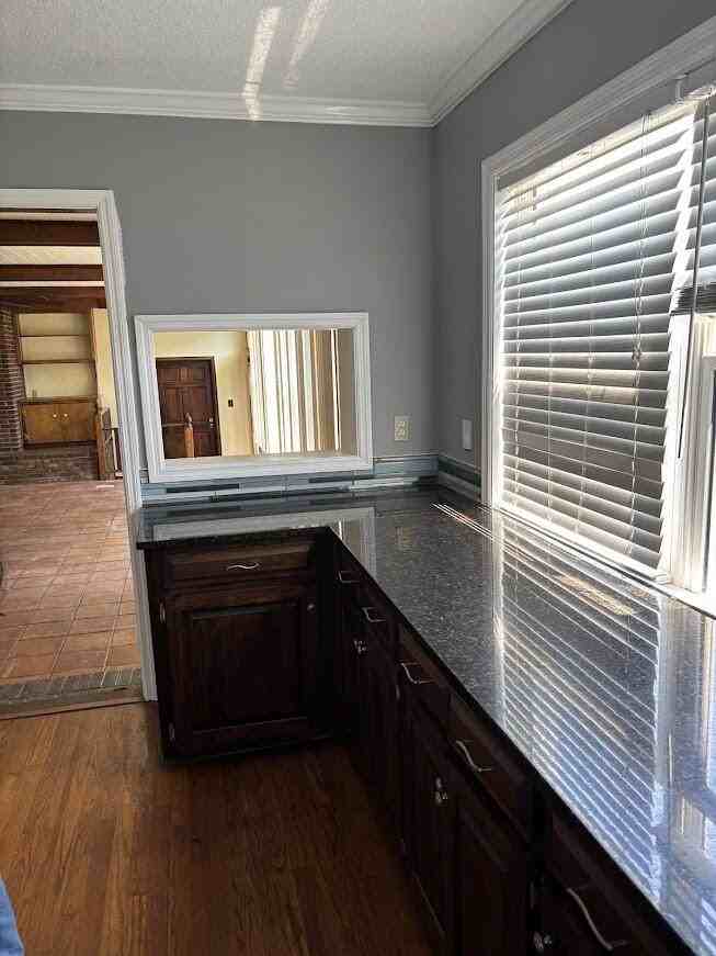 113 N Rosewood Dr - Photo 7 of 34