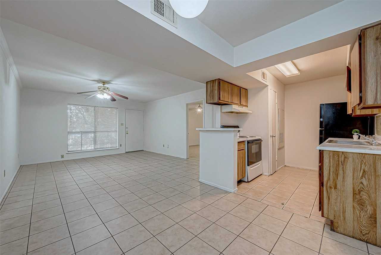 8201 Richmond Ave - Photo 5 of 38