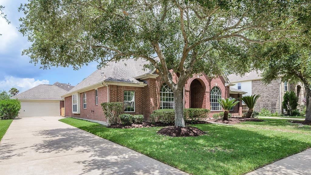 3208 Sumac Dr - Photo 2 of 28