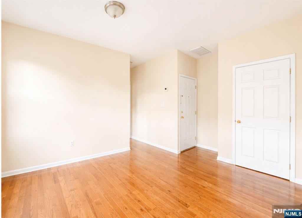 148 Wilson Ave - Photo 3 of 12
