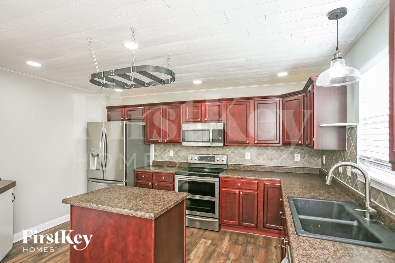 1049 Arabian Way - Photo 6 of 19