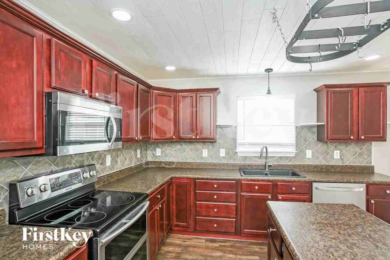 1049 Arabian Way - Photo 7 of 19