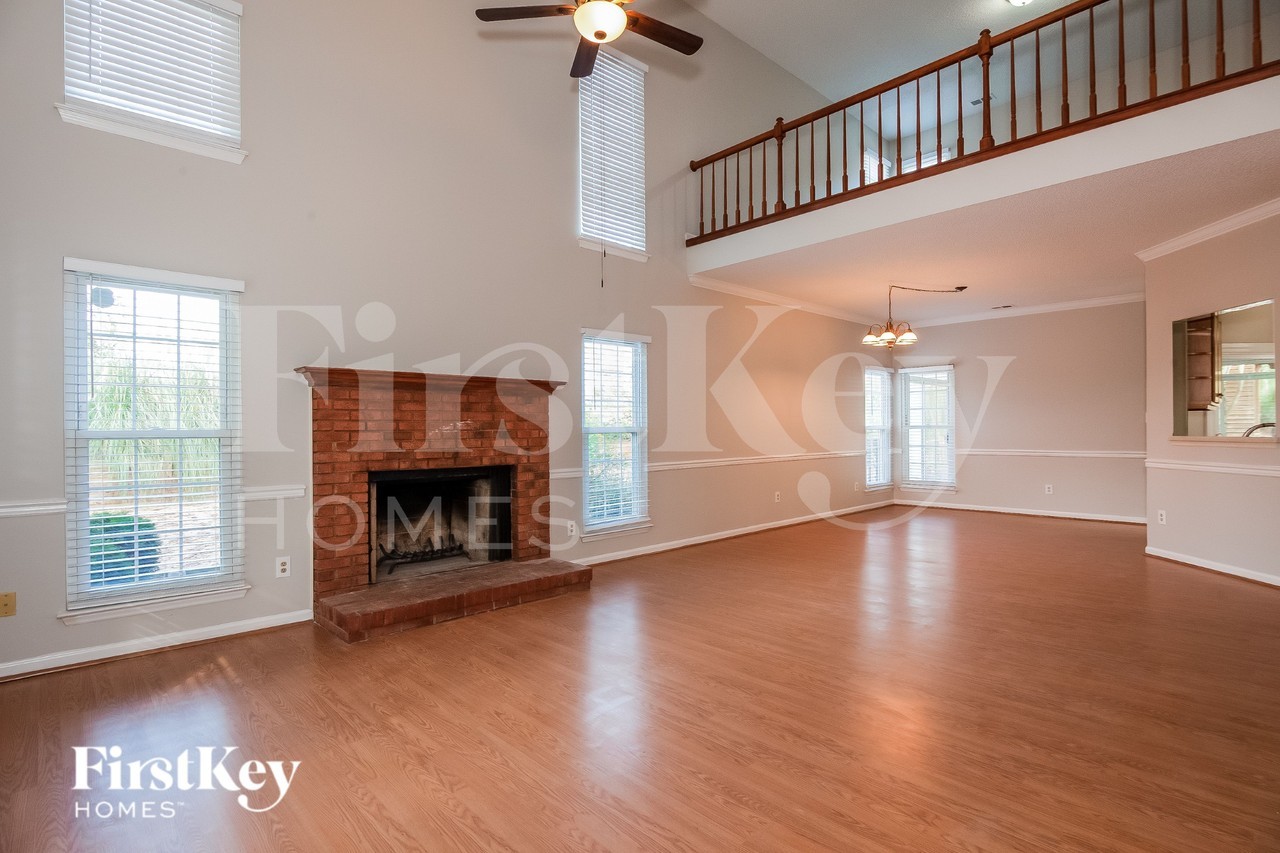 4228 Collingham Dr - Photo 2 of 15