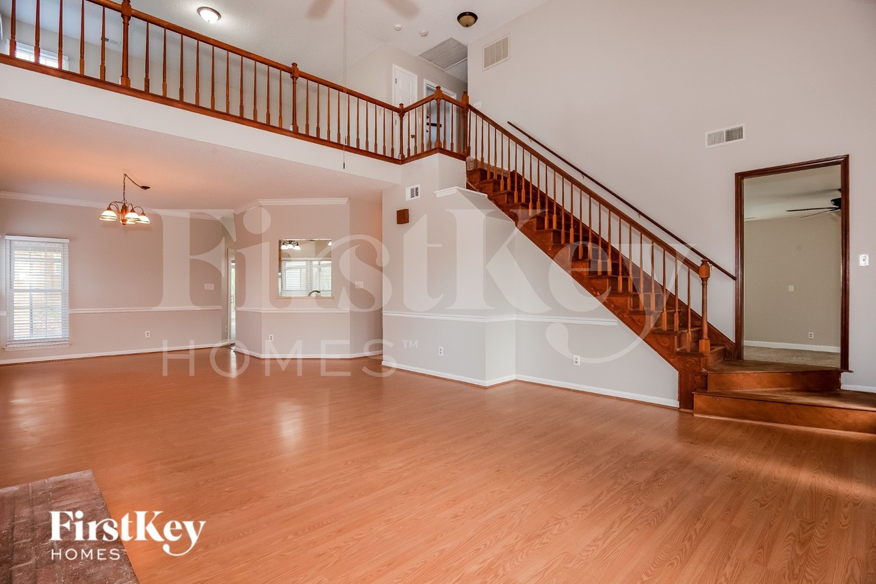 4228 Collingham Dr - Photo 3 of 15