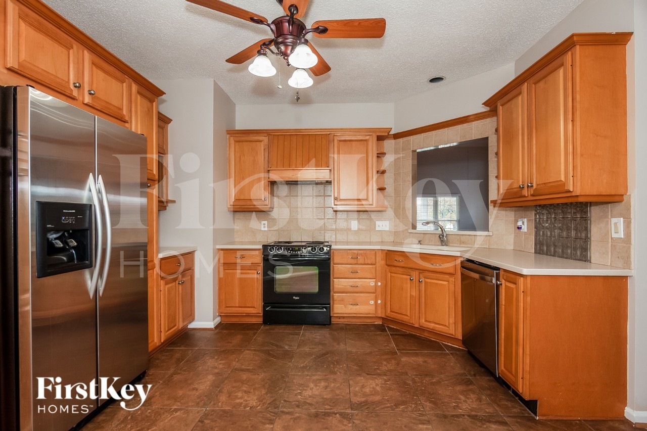 4228 Collingham Dr - Photo 5 of 15
