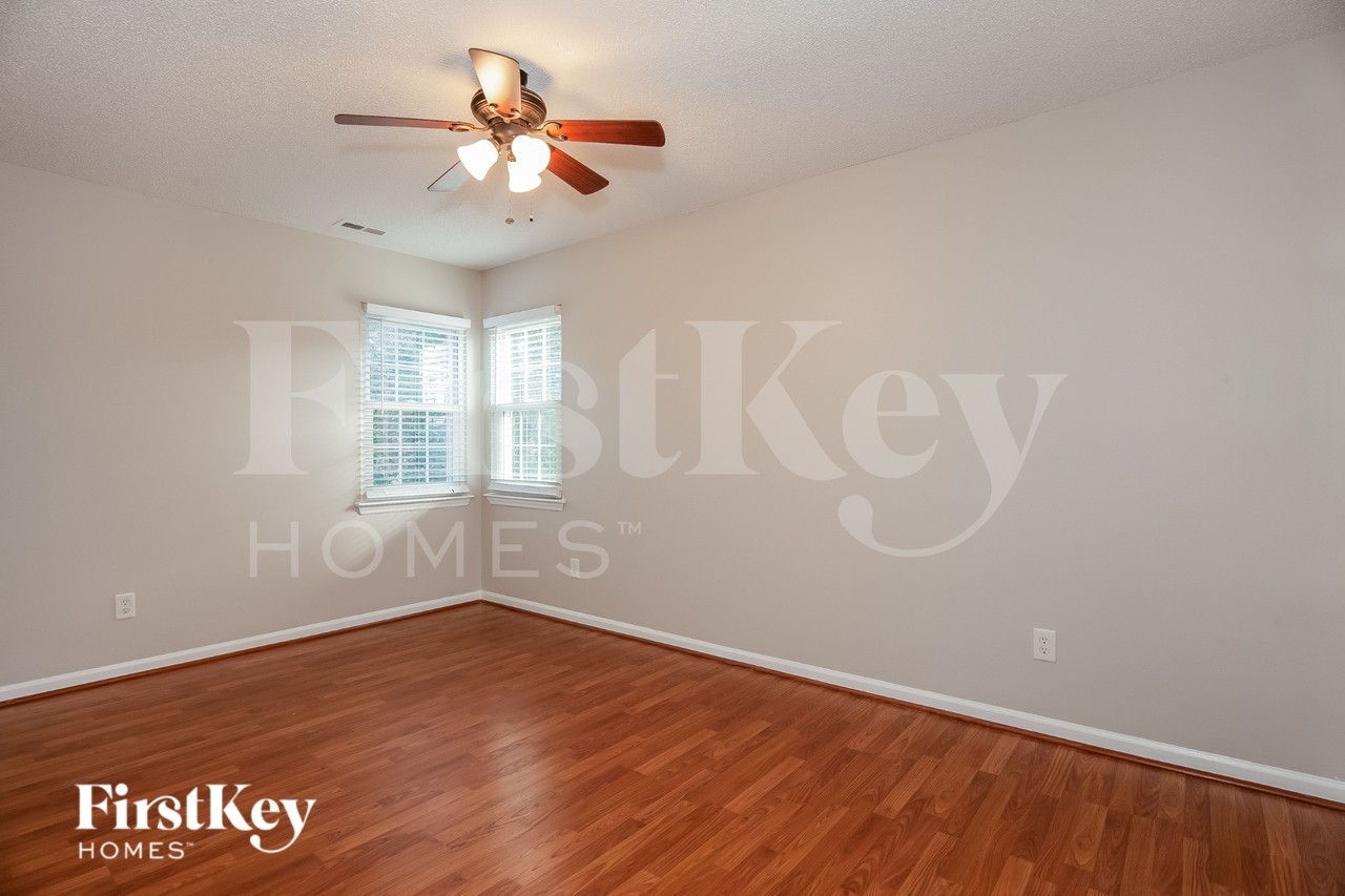 4228 Collingham Dr - Photo 6 of 15