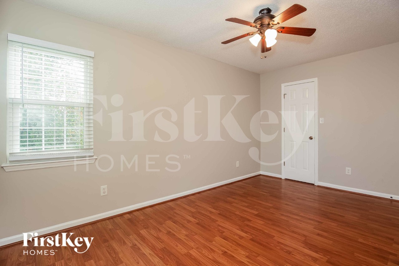 4228 Collingham Dr - Photo 7 of 15