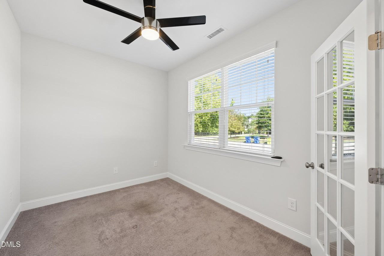 1306 Farm Pond Trl - Photo 7 of 32