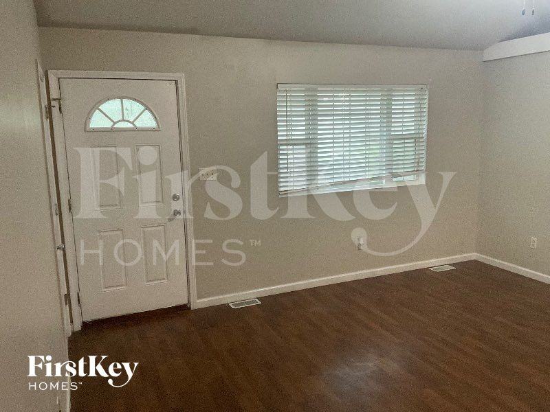 915 Campion Ln - Photo 3 of 12
