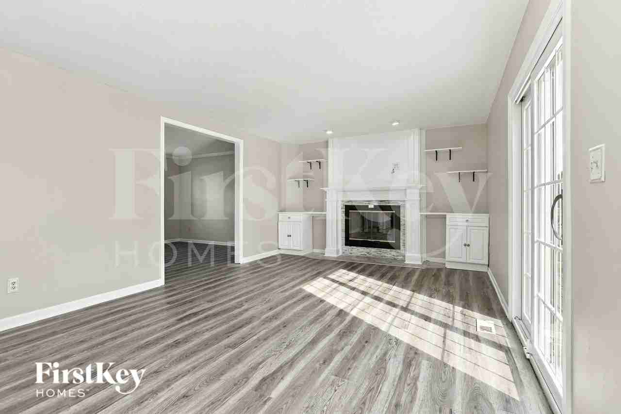 8147 Autumn Ln - Photo 3 of 16