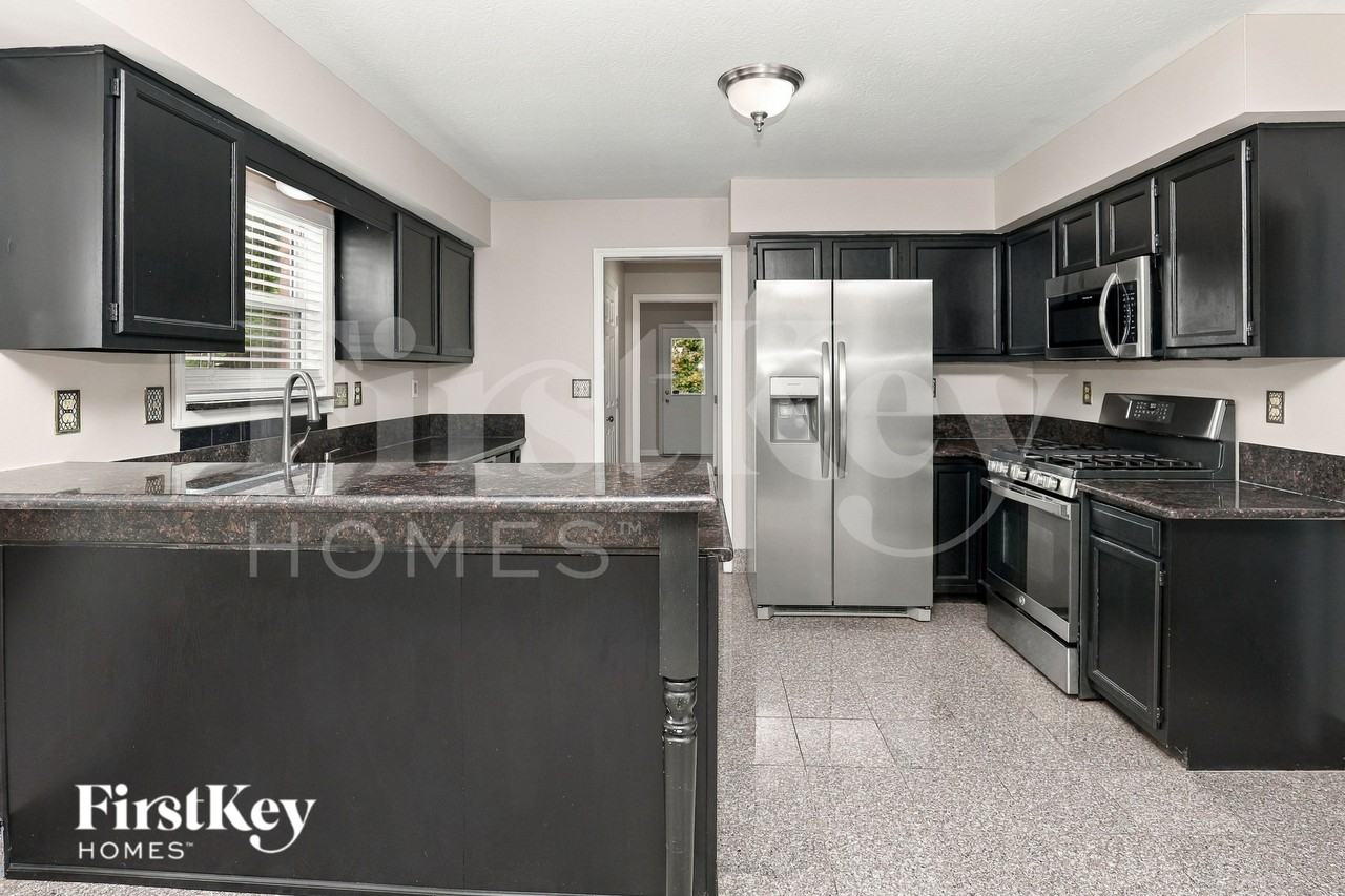 8147 Autumn Ln - Photo 6 of 16