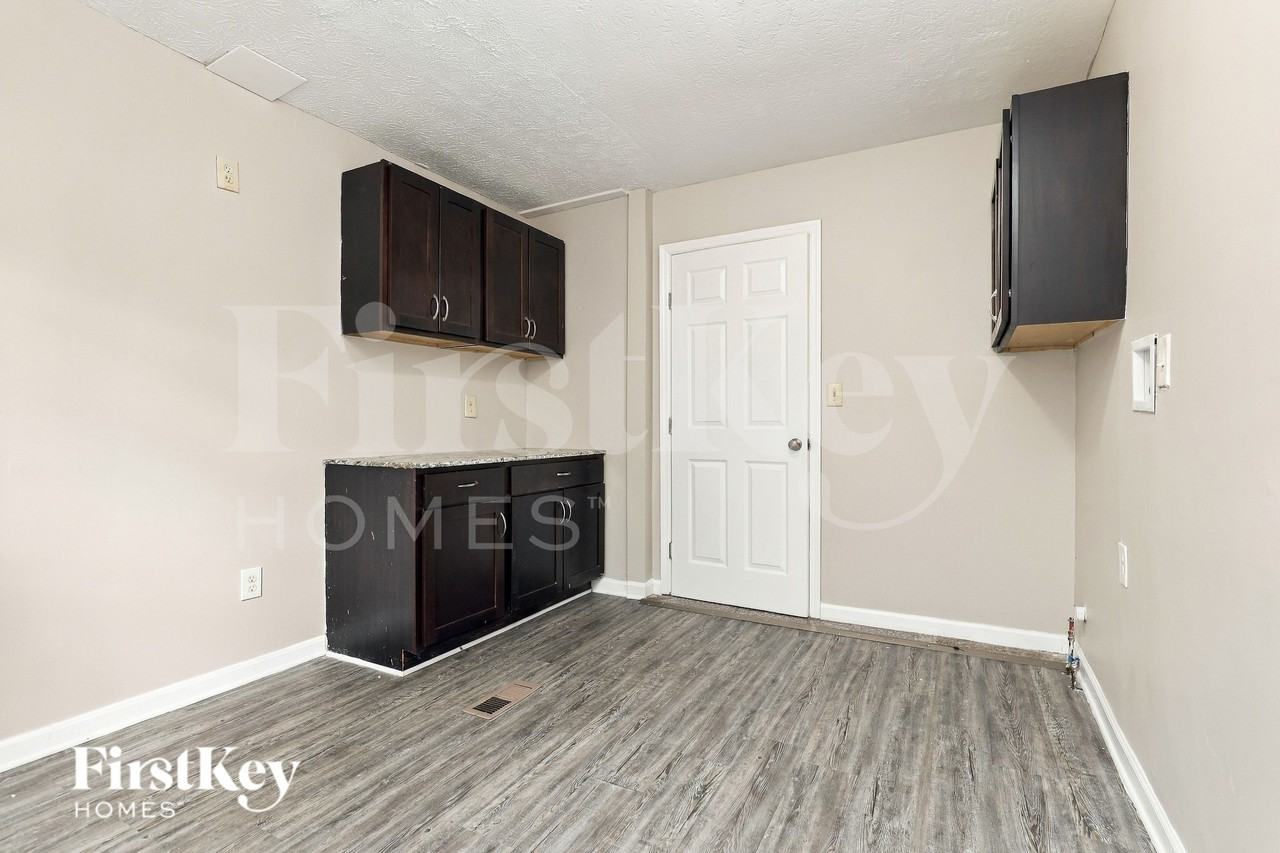 8147 Autumn Ln - Photo 7 of 16