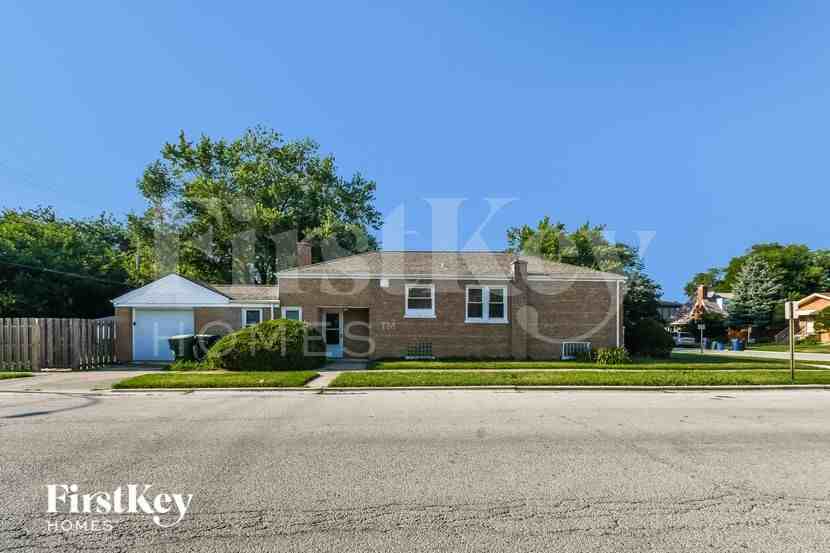 9358 S Richmond Ave - Photo 2 of 15