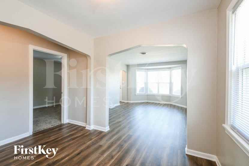 9358 S Richmond Ave - Photo 5 of 15