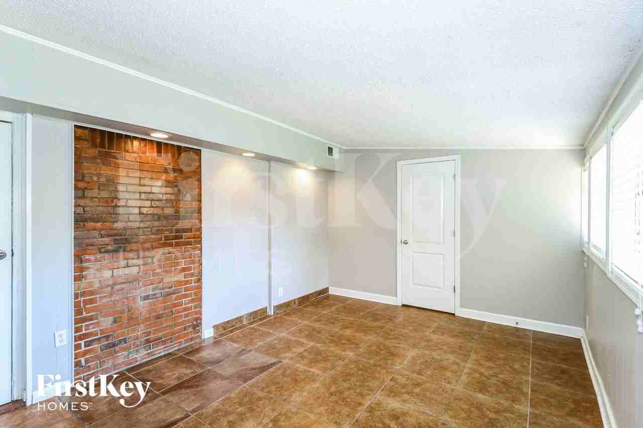 1586 Marcia Rd - Photo 7 of 15