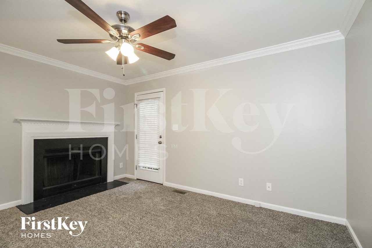 4911 Heritage Woods Ct - Photo 3 of 15
