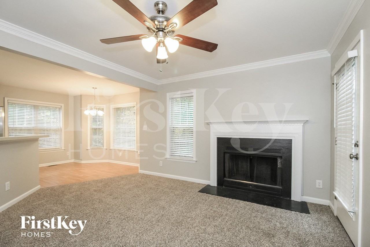 4911 Heritage Woods Ct - Photo 4 of 15