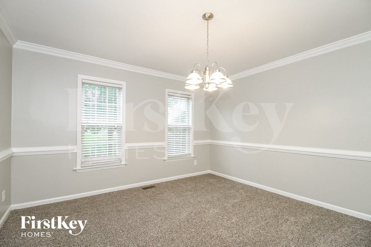 4911 Heritage Woods Ct - Photo 5 of 15