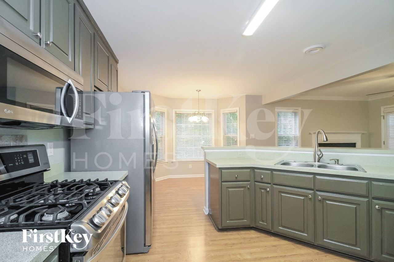 4911 Heritage Woods Ct - Photo 6 of 15