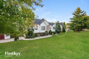 featured image of 720 Superior Ln