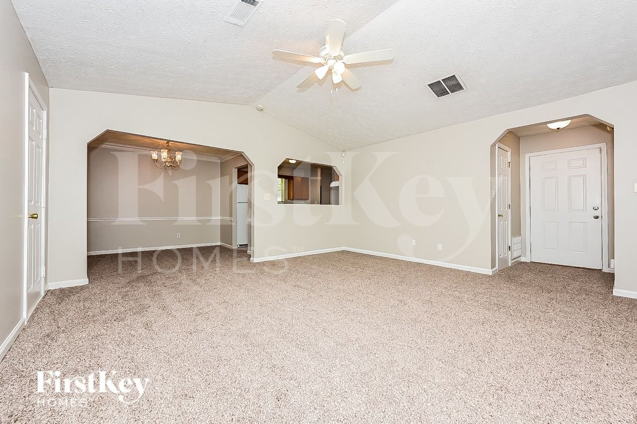 646 Woodknoll Ct - Photo 2 of 15