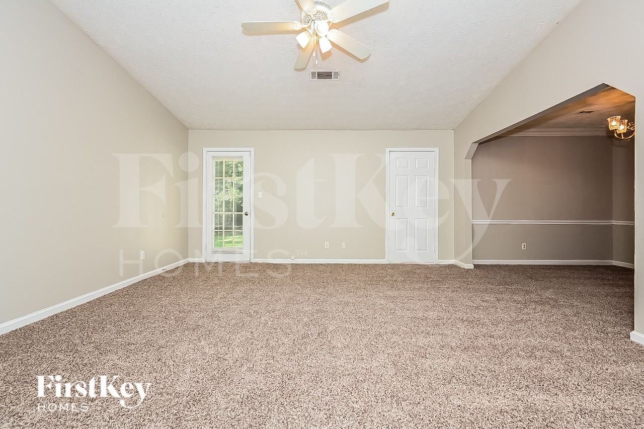 646 Woodknoll Ct - Photo 3 of 15