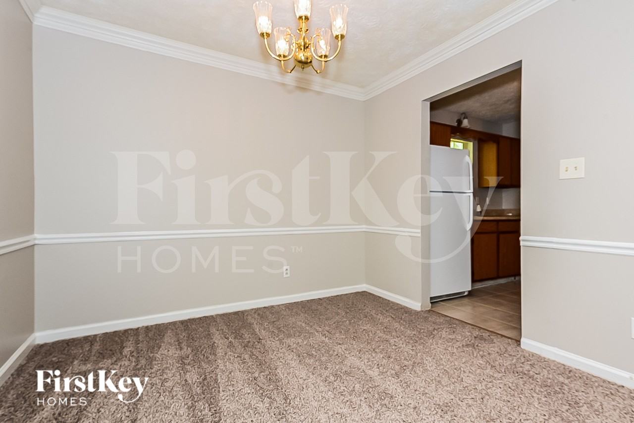 646 Woodknoll Ct - Photo 4 of 15