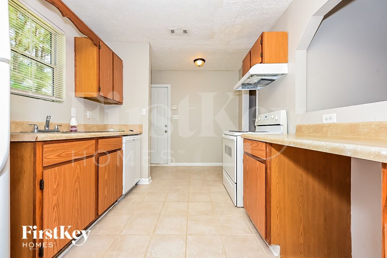 646 Woodknoll Ct - Photo 5 of 15