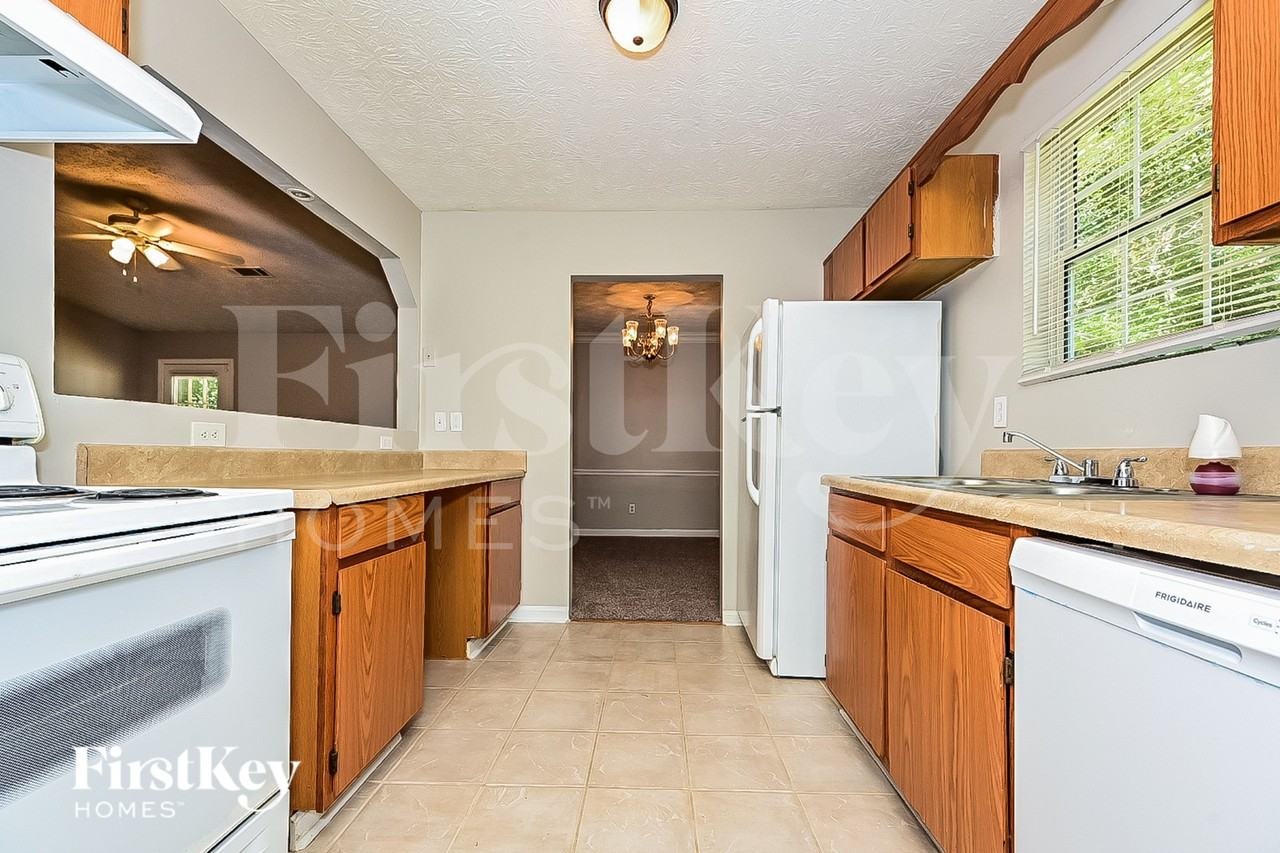 646 Woodknoll Ct - Photo 6 of 15