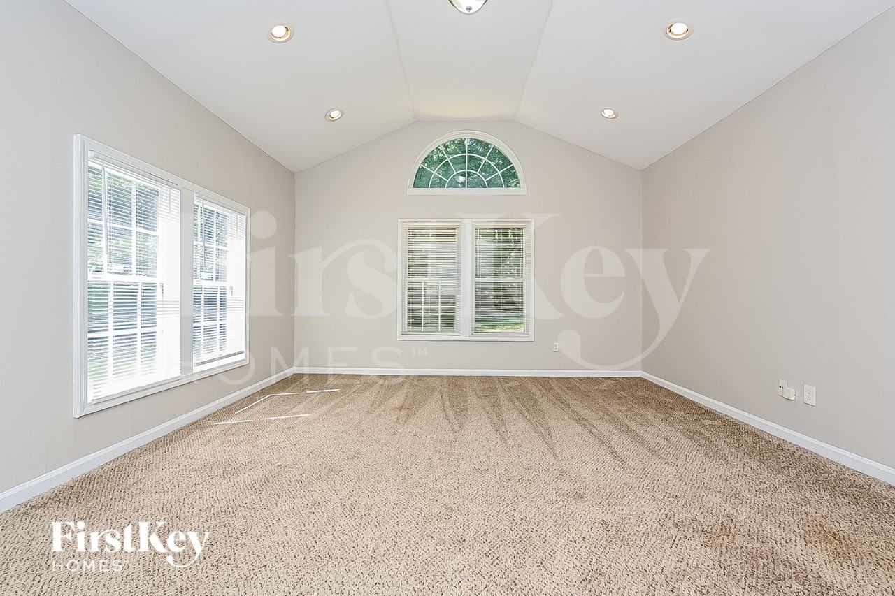646 Woodknoll Ct - Photo 7 of 15