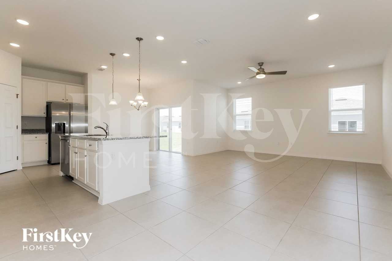 438 Reina Way - Photo 3 of 17