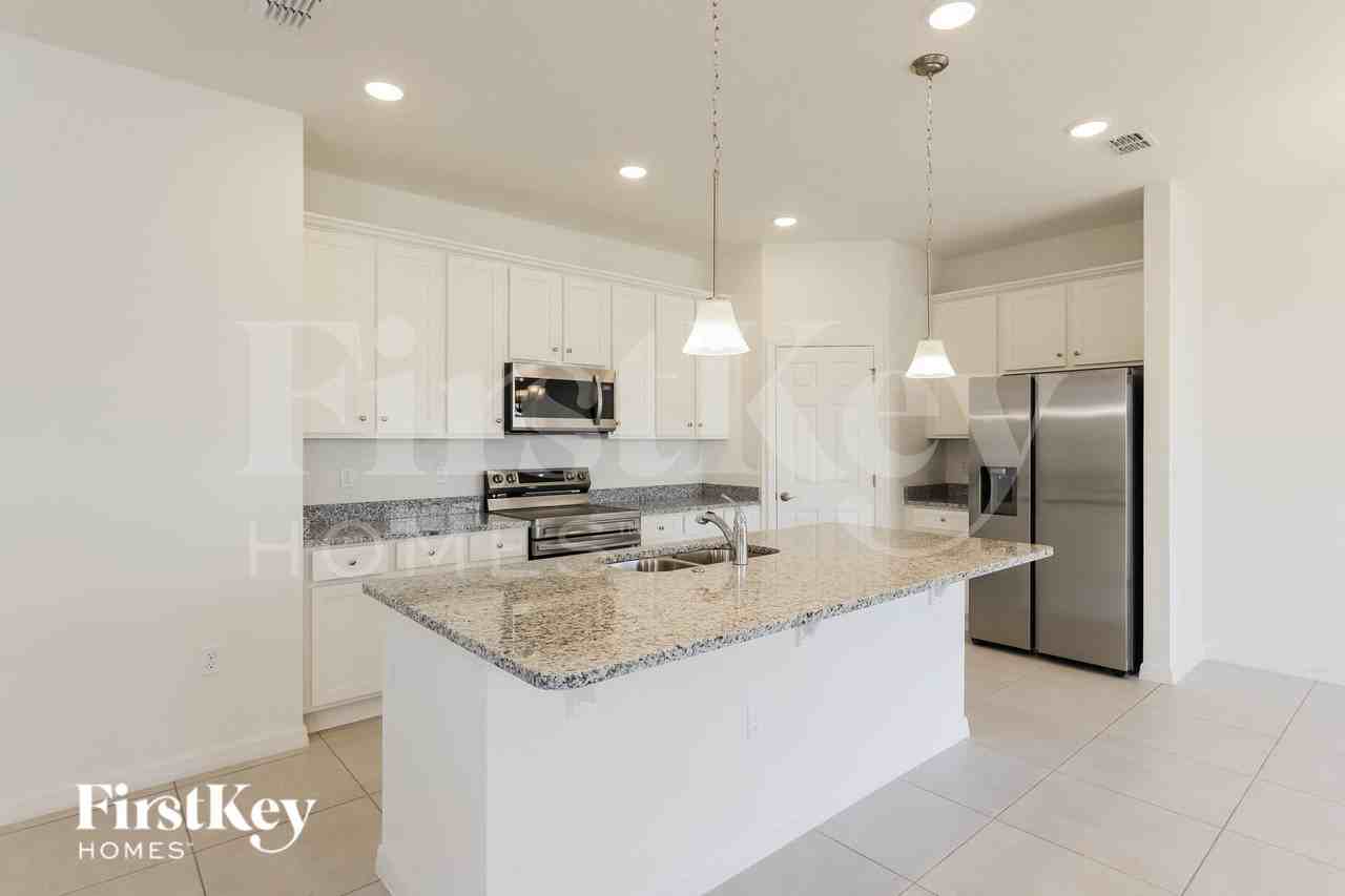 438 Reina Way - Photo 6 of 17