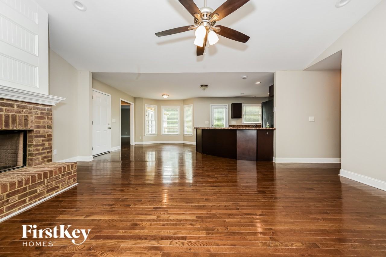 135 Lake Circle Dr - Photo 2 of 16