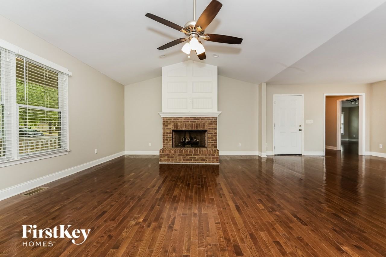 135 Lake Circle Dr - Photo 4 of 16