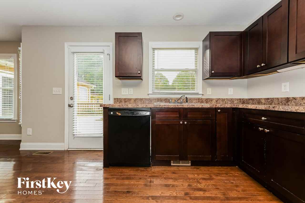 135 Lake Circle Dr - Photo 6 of 16