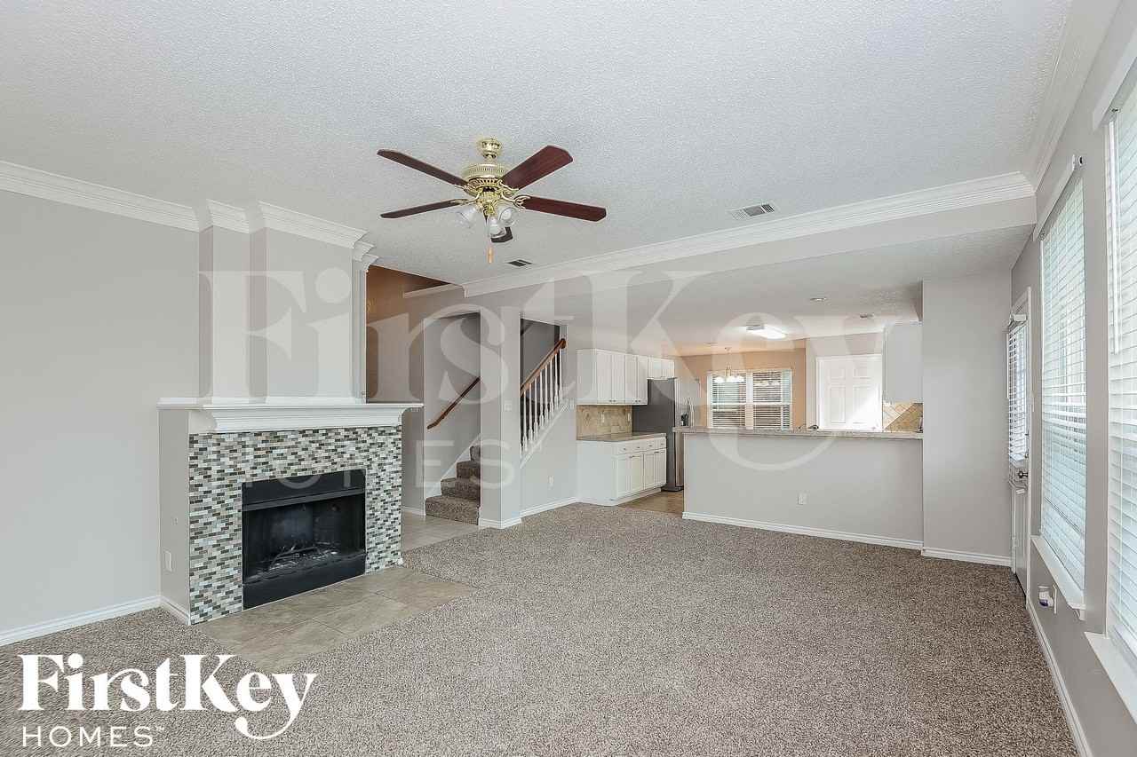 4402 Santa Fe Ln - Photo 2 of 15