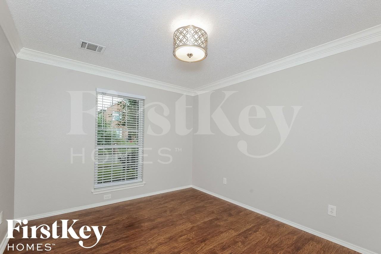 4402 Santa Fe Ln - Photo 4 of 15