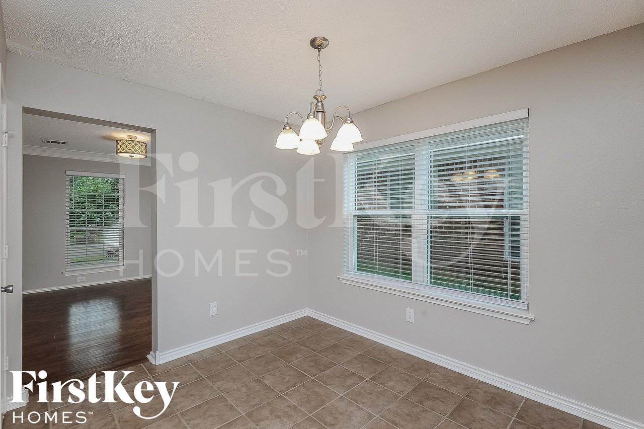 4402 Santa Fe Ln - Photo 5 of 15