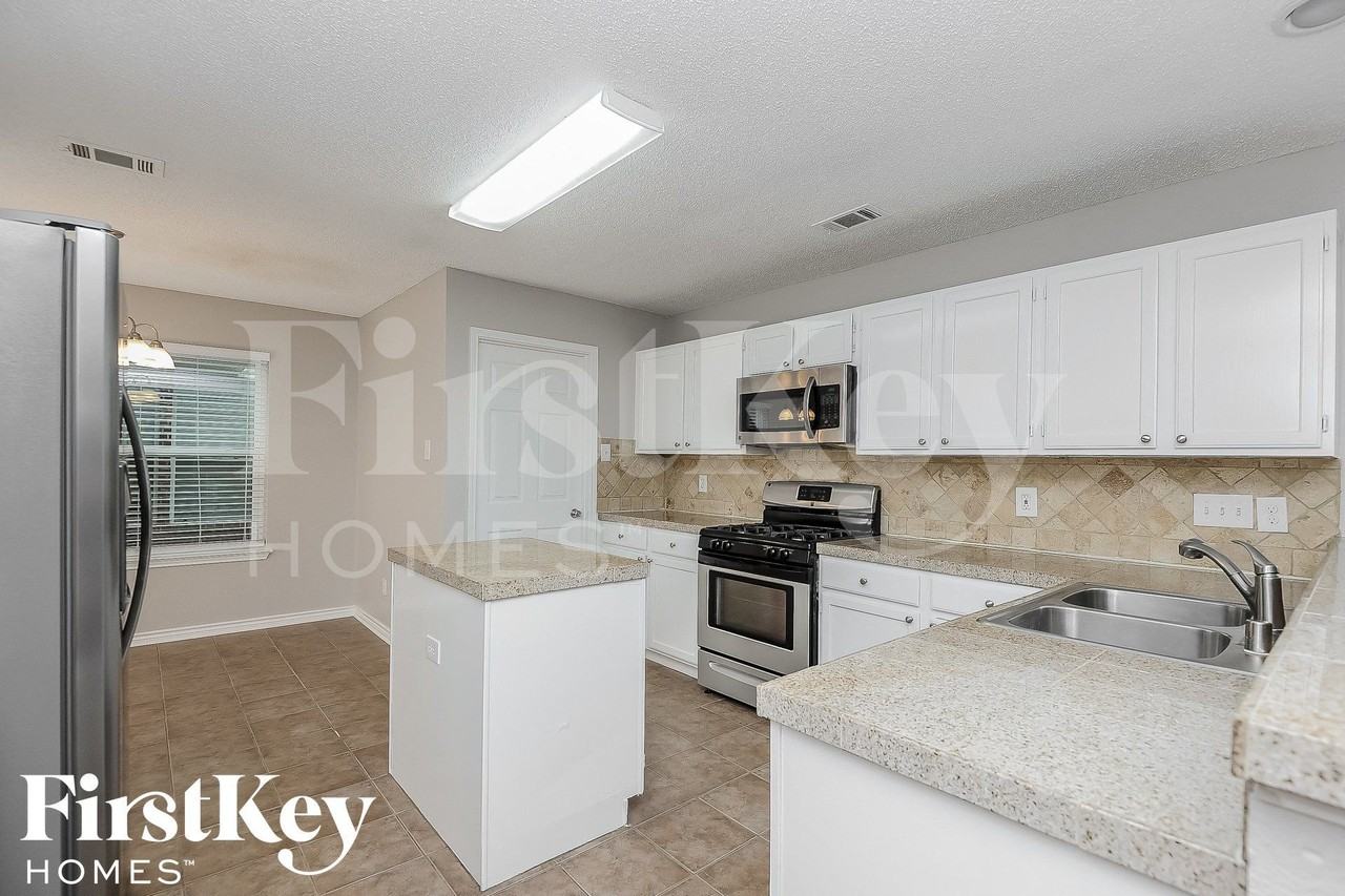 4402 Santa Fe Ln - Photo 6 of 15