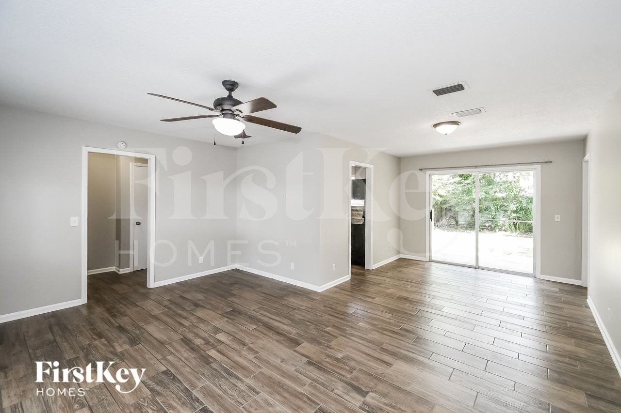 3828 Chestwood Ave - Photo 4 of 17
