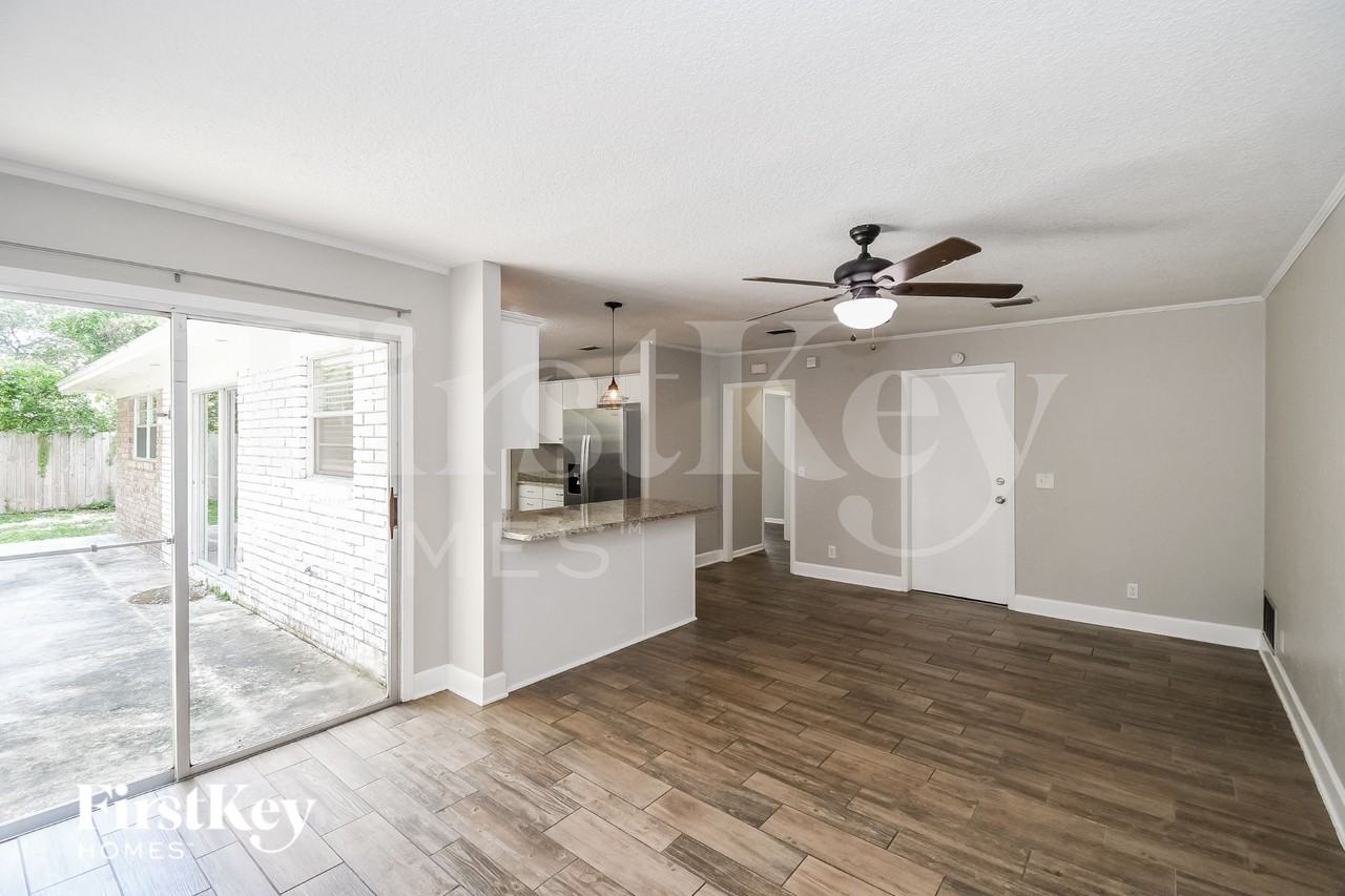 3828 Chestwood Ave - Photo 5 of 17