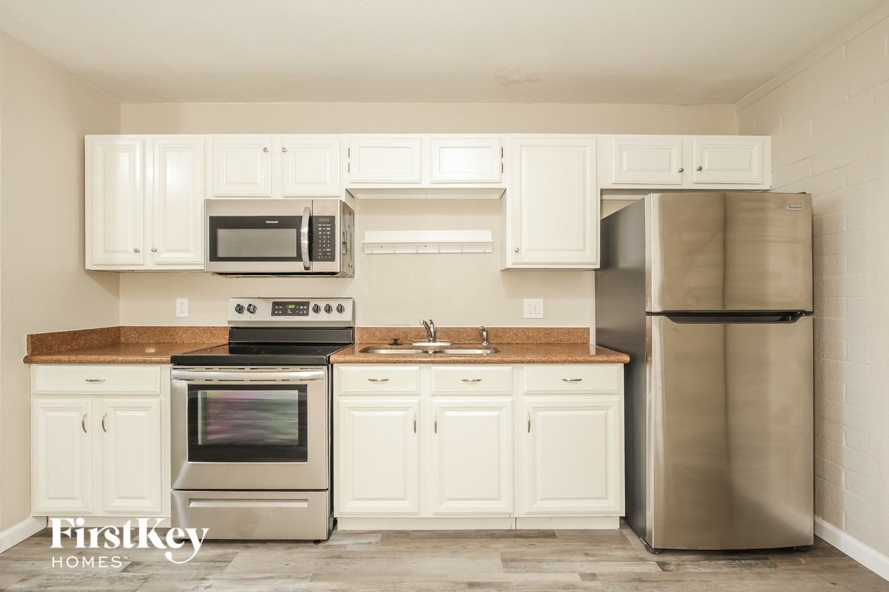 6233 S 18th Ave - Photo 6 of 15