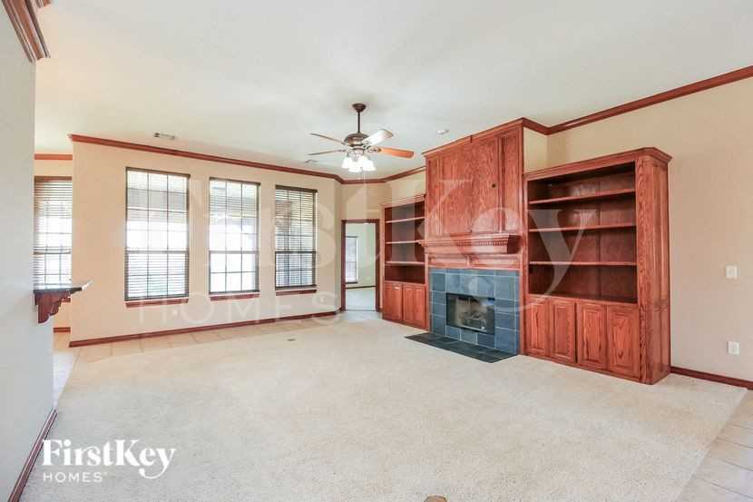 232 Sw 136th St - Photo 4 of 15